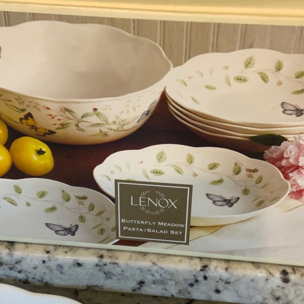 Lenox Butterfly Meadow Pasta /Salad Bowls - Picture 2 of 5